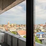Unbeatable Location -Exclusive Views- Clock Tower